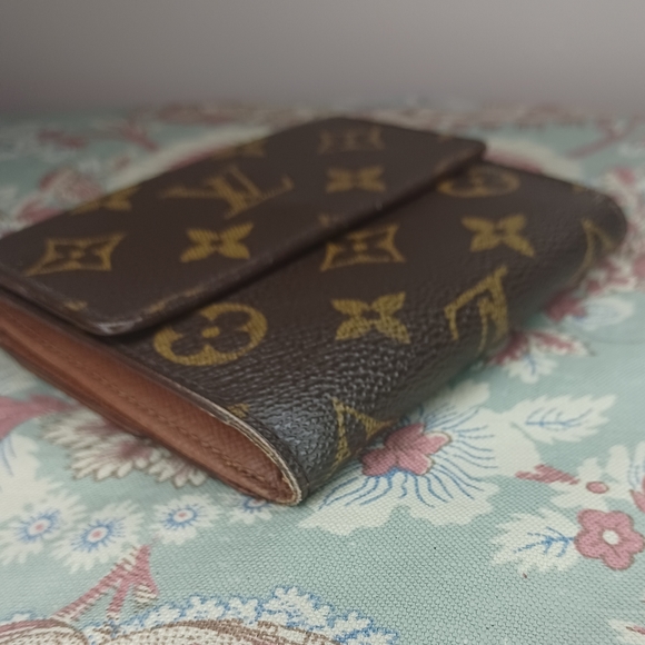 Louis Vuitton Monogram Porte Monnaie Cartes Credit Wallet - Picture 3 of 11